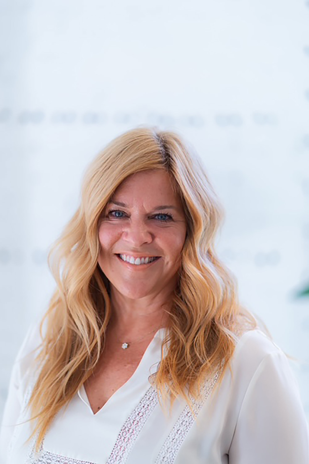 DEBBIE // STYLIST + COLORIST