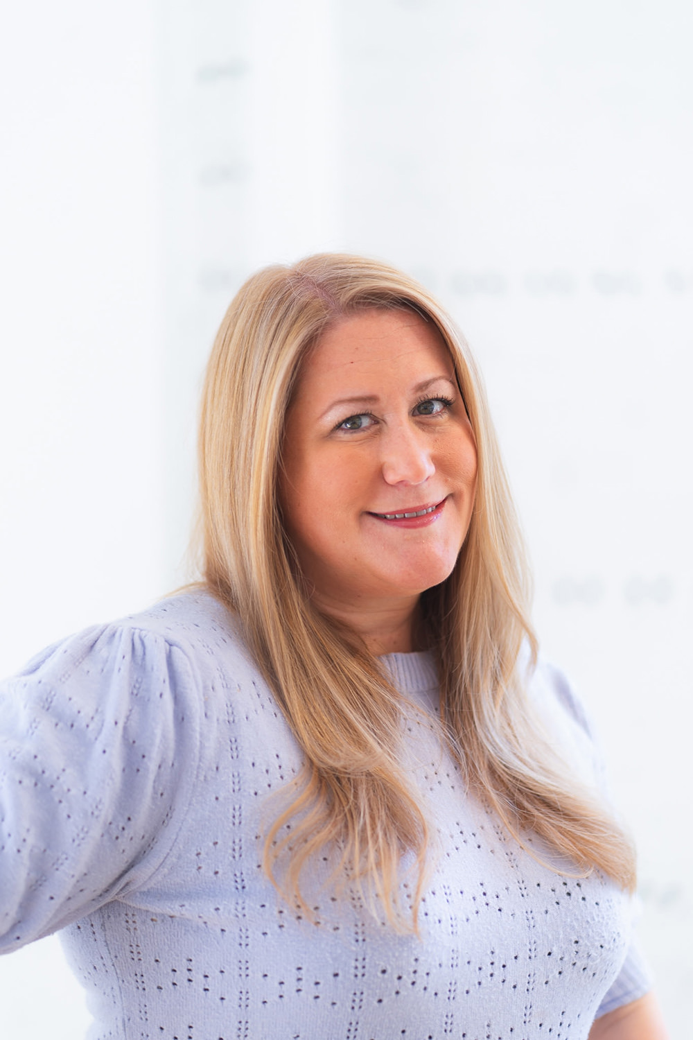 JENNIFER // STYLIST + COLORIST